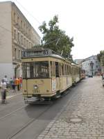 Drei-Wagem-Zug vor Tatra KT4D in der Endstation Johannisthal, Berlin 9. August 2009