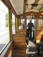 Holzsitze im hist. Strassenbahntriebwagen 24 Cottbus, Foto vom 6.6.2009