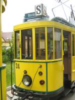 Blick zum Tw 24 Strassenbahn Cottbus in strmenden Regen - 6.6.2009