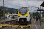 563 023 und 563 009 auf der Fahrt nach Freudenstadt beim Halt in Biberach (Baden). August 2025.
