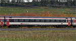 Herbst in Auggen.

101 101 mit dem EC 9 Dortmund – Basel. Im Bild ist Bpm 61 85 20-90 279-1 CH-SBB. Oktober 2025.