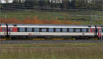 Herbst in Auggen.

101 101 mit dem EC 9 Dortmund – Basel. Im Bild ist Bpm 61 85 20-90 210-6 CH-SBB. Oktober 2025.