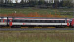 Herbst in Auggen.

101 101 mit dem EC 9 Dortmund – Basel. Im Bild ist Bpm 61 85 20-90 328-8 CH-SBB. Oktober 2025.
