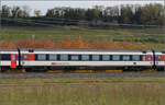 Herbst in Auggen.

101 134 mit dem EC 6 auf dem Weg nach Dortmund. Im Bild ist Bpm 61 85 20-90 222-1 CH-SBB. Oktober 2025.