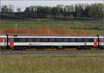 Herbst in Auggen.

101 134 mit dem EC 6 auf dem Weg nach Dortmund. Im Bild ist Bpm 61 85 20-90 256-90 CH-SBB. Oktober 2025.