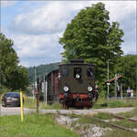 Kurzer Besuch beim Kanderli. 

Der Museumszug mit Lok 30 fhrt in Rmmingen ab. Juli 2024.