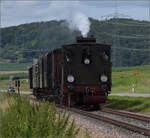 Kurzer Besuch beim Kanderli. 

Der Museumszug mit Lok 30 erreicht Wollbach. Juli 2024.