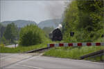 Abschiedfahrten von 52 7596.

Auf Bergfahrt beim Bahnübergang bei Grimmelshofen. Mai 2025.