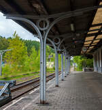 Als die Züge noch am Bahnhof hielten....
Der ehemalige Bahnhof Olpe, so sah es noch am 12 Mai 2013 vom Bahnsteig aus. In der Bildmitte hinten das ehemalige Stellwerk Olpe. Der Bahnhof lag KBS 442  Biggetalbahn  (Finnentrop - Olpe – [Freudenberg]), Der heutige End-Haltepunkt wurde 2013 um ca. 100 m vor den ehemaligen Bahnhof vorverlegt. Das Gebäude wurde 2025 abgebrochen.

Früher endete hier auch die Bahnstrecke Siegburg–Olpe „Aggertalbahn“ (KBS 459), Die Streckenabschnitte von Siegburg nach Overath und von Dieringhausen nach Olpe sind stillgelegt und abgebaut.
