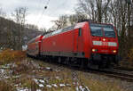 Die 146 004-7 (91 80 6146 004-7 D-DB) der DB Regio NRW erreicht am 22 November 2024, mit dem RE 9 (rsx - Rhein-Sieg-Express) Aachen - Kln - Siegen, den Bahnhof Kirchen/Sieg. Ich stehe beim Bahnbergang B km 120, 915 an der Siegstrecke, direkt vor dem Bahnhof.

Die TRAXX P160 AC1 wurde 2001 von Adtranz in Kassel unter der Fabriknummer 33811 gebaut.
