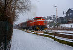 Nun hat es angefangen kräftig zu schneien, die HLB RB 96 „Hellertalbahn“ ist durch und die zurzeit an die KSW (Kreisbahn Siegen-Wittgenstein) vermietete RBH 802 „Ruhrpott Sprinter“ / 275 802-3 (98 80 0275 802-3 D-RBH), ei ...