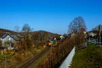 Die KSW 45 (98 80 0276 016-9 D-KSW), die MaK G 1204 BB der Kreisbahn Siegen-Wittgenstein fährt am 19 März 2026 mit einem Übergabezug (leere Coil-Wagen) von Herdorf nach Betzdorf/Sieg.

Nochmals einen lieben Gruß an den netten Lo ...