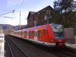 S 12 Au/Sieg - Siegburg - Kln HBF - Dren am 20.04.2008 um 16.32 Uhr abfahrbereit im Bf. Herchen/Sieg. Die Abfahrt verzgert sich aufgrund von Bauarbeiten auf der Strecke.
