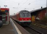 Ein Karlsruher Steuerwagen als RB 59 Soest - Dortmund Hbf bei der Ausfahrt aus Werl. 29.11.2008