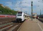 460 005 der trans regio als RB 32 nach Mainz Hbf bei der Ausfahrt aus Koblenz Hbf. 25.04.2009
