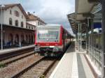 628 695 als RB 54 aus Bad Bergzabern in Winden (Pfalz). 06.06.2009