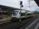 VT 569 der Vogtlandbahn als RB 5 aus Falkenstein (Vogtl) in Plauen (Vogtl) ob Bf. 15.07.2025
