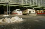 Schon vor der Abfahrt Richtung schweizer Bergwelt kommt der ICE Berlin Ostbahnhof - Interlaken Ost in den Genuss (kleiner) Schneeberge.
26. Nov. 2008
