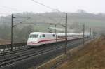 Am 05.04.2008 fuhr ein ICE als 401 durch das regnerische Waldhessen.