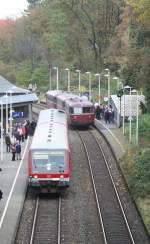 Aufgenommen in Solingen Schaberg am 25.10.09 . Im HG der Schienenbus , war als Sonderzug fr das Mngstener Brckenfest 2009 unterwegs .  
