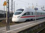 Ein ICE-T fhrt in den Leipziger Hbf ein.