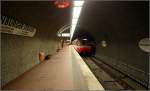 Rothenburger Strae: Blick in eine der relativ engen und dunkel gestalteten Bahnsteigrhren dieser Verzweigungsstation. ber den nrdlichen Ausgang wird voraussichtlich ab 2010 die Station der S-Bahnstrecke nach Forchheim ber Frth und Erlangen erreicht werden. 04.03.2006 (Matthias)