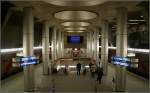 Plrrer: Groer Umsteigebahnhof mit bereinanderliegenden Bahnsteigen. Der stliche Bereich der oberen Bahnsteigebene wurde als beeindruckende Halle mit Oberlichtern ausgefhrt. 04.03.2006 (Matthias)