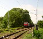 143 001 zieht bei Neuzelle ein Leerzug nach Guben. 16.06.06