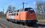 Bahnlogistik24 GmbH mit ihrer  21.134  (NVR:  92 80 1221 134-0 D-BLC ) am 10.04.25 Höhe Bahnhof Saarmund.