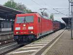 BR 185 298-7 DB Cargo mit einen Mischer bei der durchfahrt HH-Bergedorf -> Hamburg. 7.Mai 2023