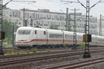 BR 401 017 ( Hof ) als (ICE 587 Hamburg-Harburg -> Mnchen Hbf) durch M-Hirschgarten. 26.Juli 2025