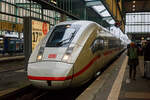 Der ICE 4 der DB-Baureihe 412, Tz 9219, ein siebenteiliger Triebzug hat am 15 Januar 2025, als ICE 118 „Bodensee“ (von Innsbruck über Ötztal, Feldkirch, Bregenz, Friedrichshafen Stadt, Ulm, Stuttgart, Mannheim, Siegburg/Bonn, K& ...