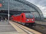BR 147 017 steht in Berlin Hbf mit seinen (RE2 Cottbus Hbf -> Nauen). 2.August 2023