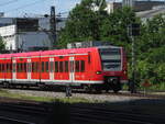 BR 424 023 + 424 035 der S-Bahn München als (S7 München Hbf -> Wolfratshausen) einfahrt M-Heimeranplatz. 30.05.2025