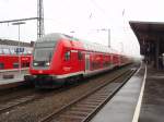 Ein Doppelstock Steuerwagen als RE 15 Mnster (Westf.) Hbf - Emden in Rheine. 01.11.2008