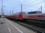 Ein Doppelstocksteuerwagen als RE 7 Rheine - Krefeld Hbf bei der Einfahrt in Hagen Hbf. 15.04.2006