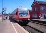 Ein Doppelstocksteuerwagen als RE 9 Siegen - Aachen Hbf in Au (Sieg). 24.06.2006