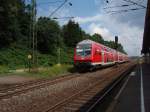 Ein Doppelstock Steuerwagen als RE 9 Aachen Hbf - Siegen bei der Ausfahrt aus Stolberg (Rheinl.) Hbf. 08.08.2008