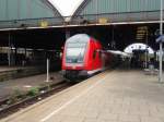 Ein Doppelstock Steuerwagen als RE 2 nach Mnster (Westf.) Hbf in Mnchengladbach Hbf. 10.08.2008