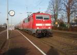 111 131 als RE 15 Emden Hbf - Mnster (Westf.) Hbf in Greven. 08.12.2008
