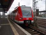 423 042 als S 13 aus Kln-Hansaring in Troisdorf. 21.12.2008