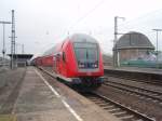 Ein Doppelstock Steuerwagen als RE 9 Aachen Hbf - Gieen in Kln Messe/Deutz. 08.02.2009