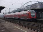 Ein Doppelstock Steuerwagen als RE 5 Koblenz Hbf - Emmerich in Kln Messe/Deutz. 08.02.2009