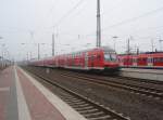 Ein Doppelstock Steuerwagen als RE 9 Aachen Hbf - Siegen bei der Ausfahrt aus Dren. 05.04.2009