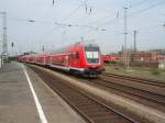 Ein Doppelstock Steuerwagen als RE 7 aus Krefeld Hbf bei der Einfahrt in Mnster (Westf.) Hbf. 12.04.2009