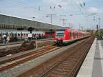 422 545 als S 1 Dsseldorf Hbf - Dortmund Hbf bei der Ausfahrt aus Essen Hbf. 26.04.2009