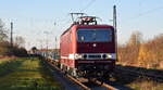 DeltaRail GmbH, Frankfurt (Oder) mit ihrer '243 650-9' (NVR: '91 80 6143 650-0 D-DELTA') und einem Ganzzug Nutzfahrzeugtransportwagen (leer) am 06.11.25 Höhe Bahnhof Prödel (Sachsen Anhalt).