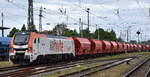 Havelländische Eisenbahn AG, Wustermark [D] mit der geleasten ELP Eurodual Lok  2159-219-5  [NVR-Nummer: 90 80 2159 219-5 D-ELP] und einem Kalizug (leer) am 27.05.25 Höhe Bahnhof Stendal Hbf.
