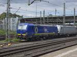 BR 7193 801 Beacon / HSL Logistik und 187 011 Akiem / HSL Logistik stehen Abgestellt im Vorfeld Hamburg-Harburg. 19.06.2025