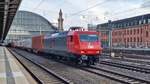 BR 145 022-0 von MEG mit einen Containerzug bei der Durchfahrt Bremen Hbf. 18.03.2023